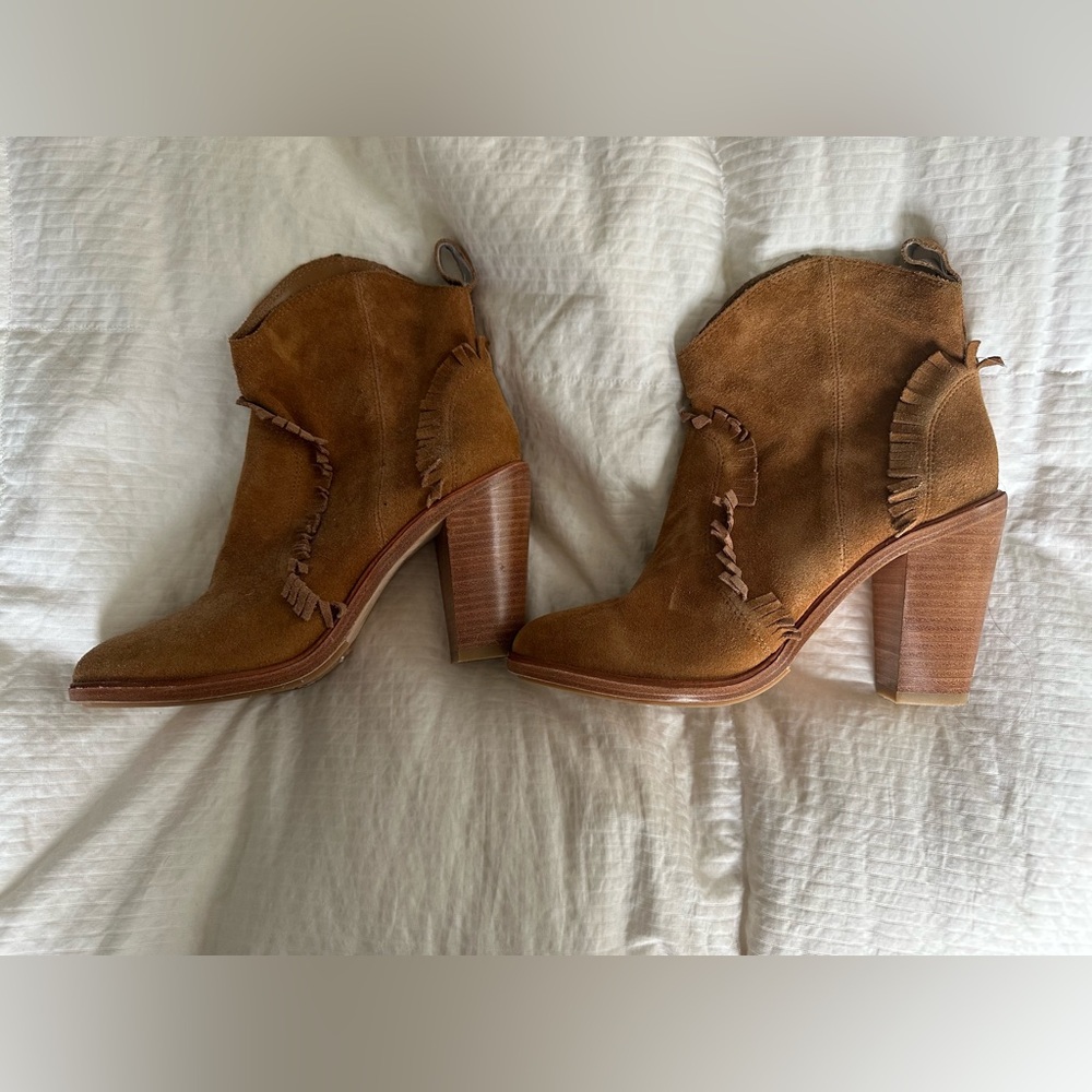 Joie boots size 37.